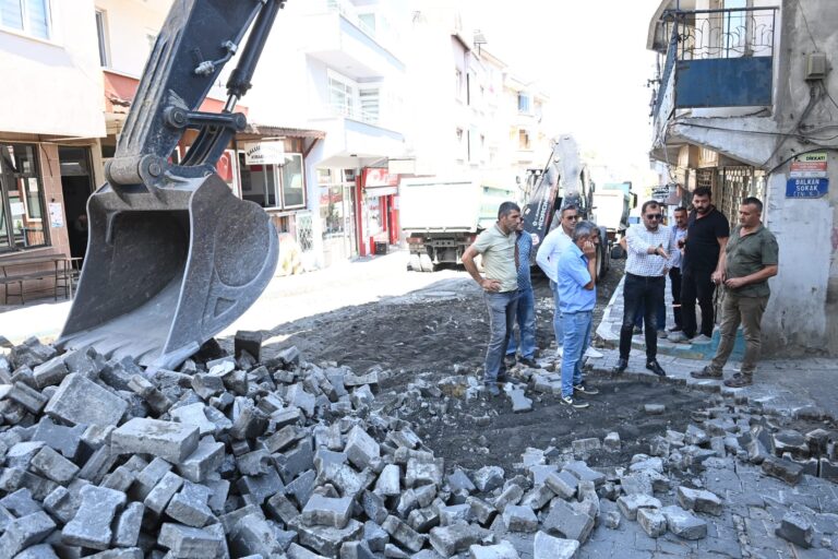 Çınarlı Caddesi sil baştan yenileniyor