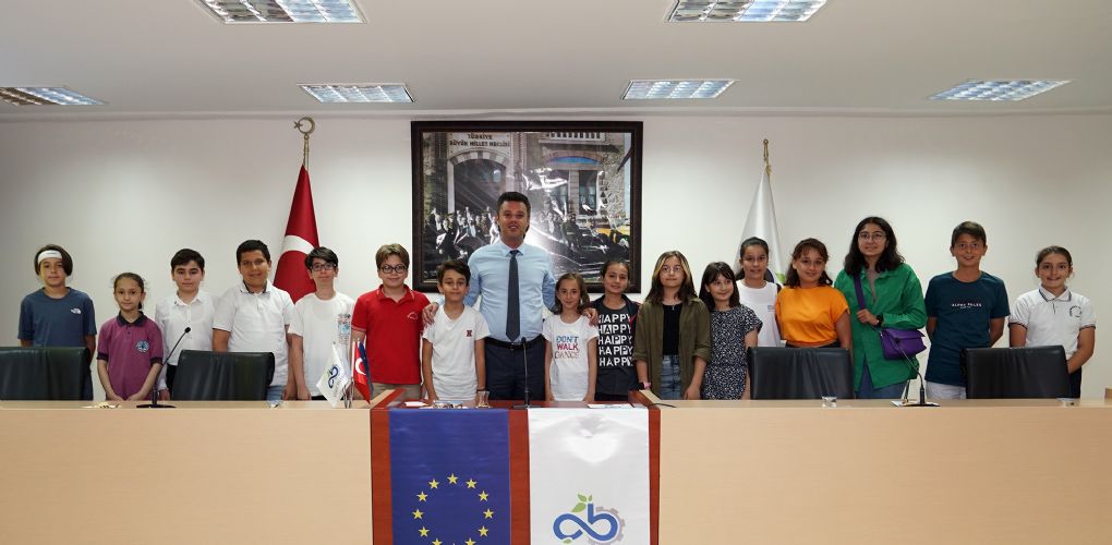 Çocuk Meclisi´nin Yeni Üyeleri Bir Araya Geldi Çocuk Meclisi´nin Yeni Üyeleri Bir Araya Geldi