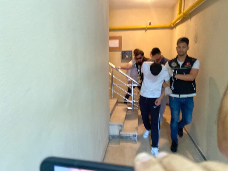 Apartmana Uyuşturucu Operasyonu: Düzenek Kurup Kenevir Yetiştirmişler! 2 Gözaltı