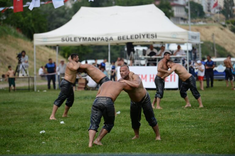 Hüseyin Pehlivan Yağlı Güreşleri büyük heyecana sahne oldu