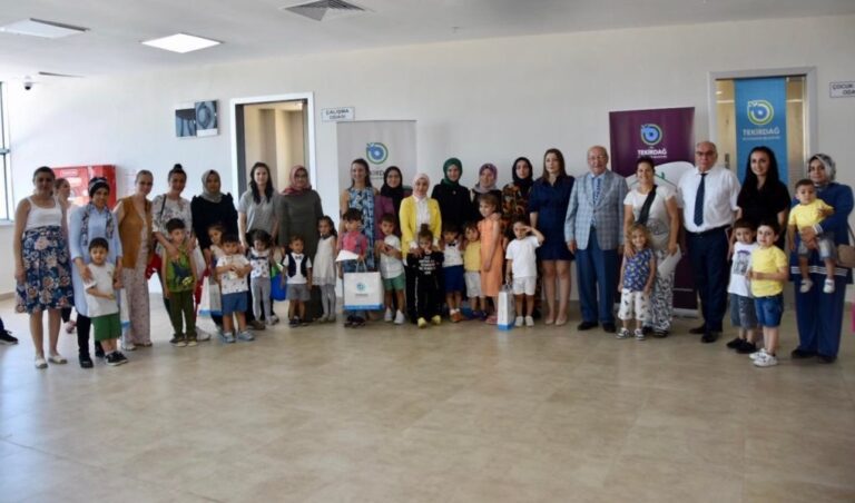 KADIN ÇALIŞMALARI ATÖLYESİ VE ÇOCUK ETKİNLİK GRUPLARINDA KATILIMCILARA BELGELERİ TAKDİM EDİLDİ