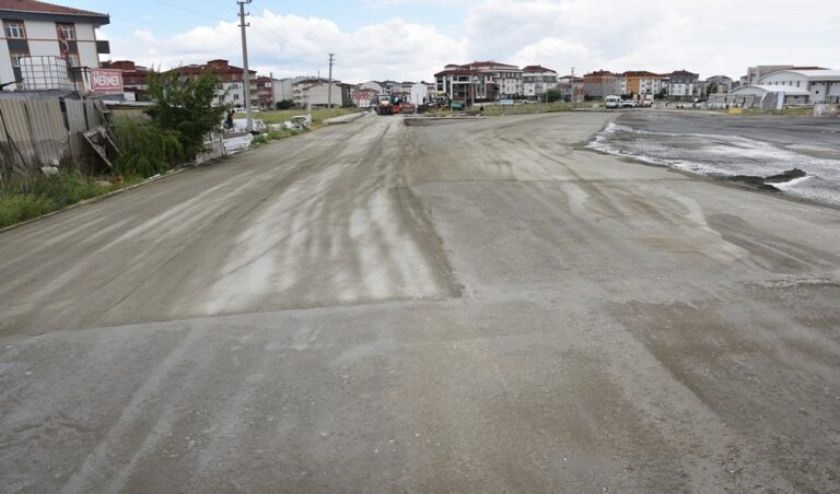 KAPAKLI İLÇESİ AYNUR CADDESİNDE BETON YOL YAPIM ÇALIŞMALARI TAMAMLANDI