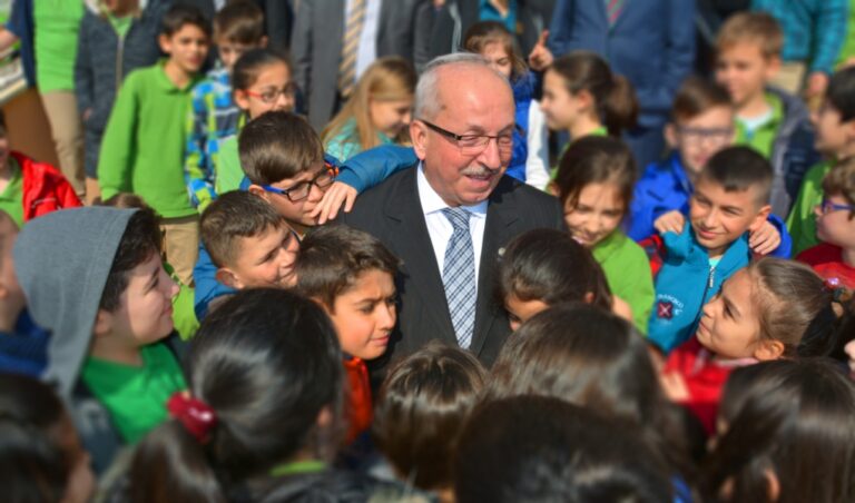 KARNE SEVİNCİ YAŞAYAN ÖĞRENCİLERİMİZİ VE ÖĞRETMENLERİNİ KUTLUYORUM