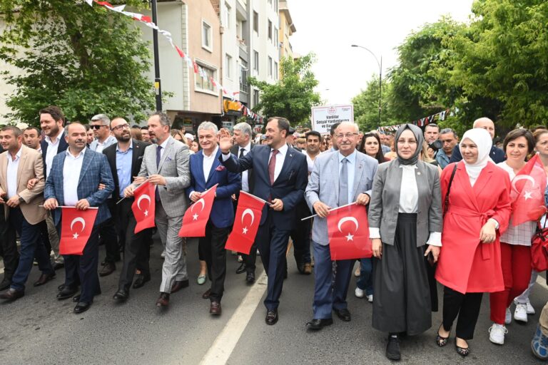 Kiraz Festivali görkemli kortej ile başladı