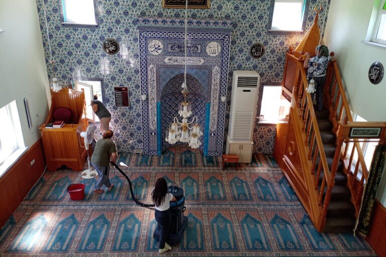 Süleymanpaşa Belediyesi Kurban Bayramı öncesi tüm camileri temizliyor