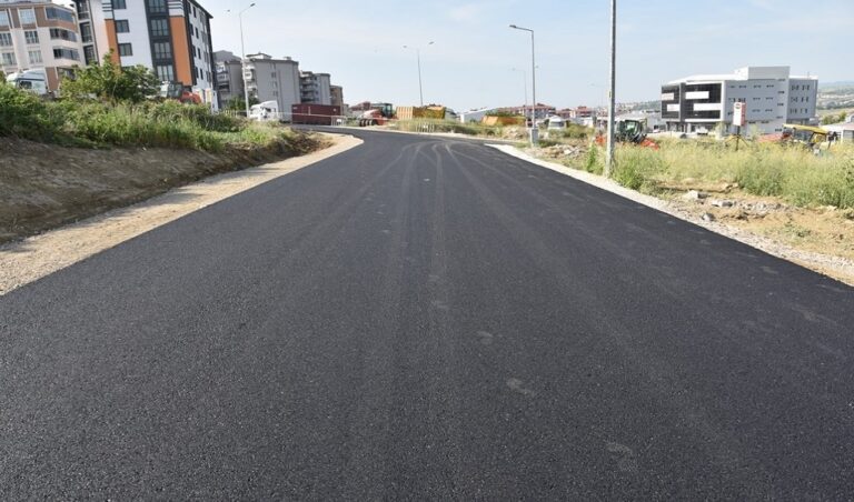 SÜLEYMANPAŞA İLÇESİNDE ASFALT YOL YAPIM ÇALIŞMALARI SÜRÜYOR