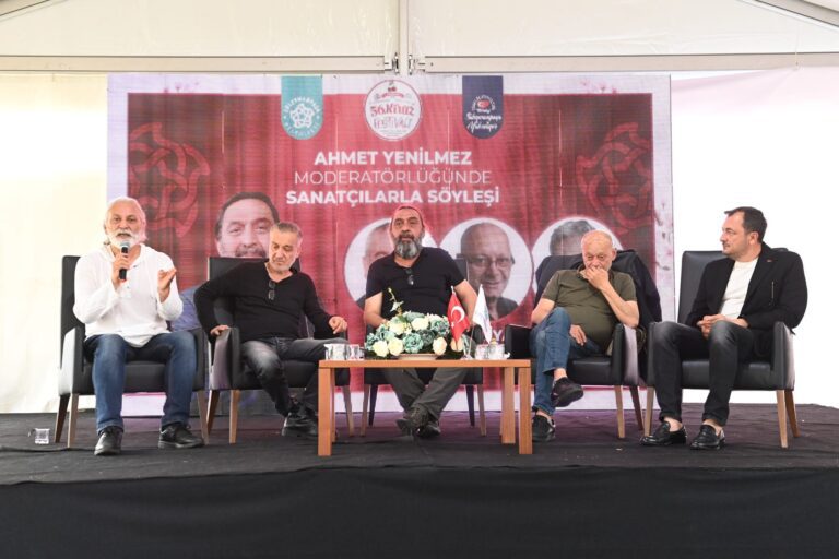 Usta tiyatrocular Kültür Çadırında sanatseverlerle bir araya geldi