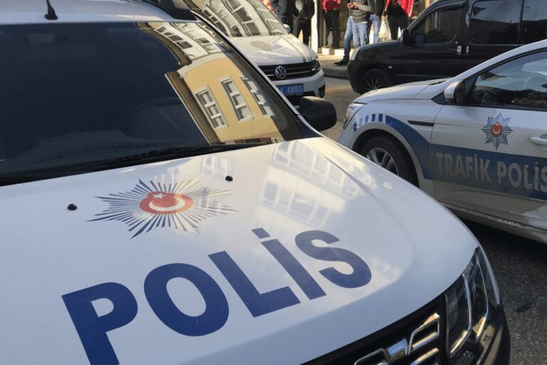 Uygulama Noktasından Kaçtı: Sahte Para ve Dolar Ele Geçirildi!