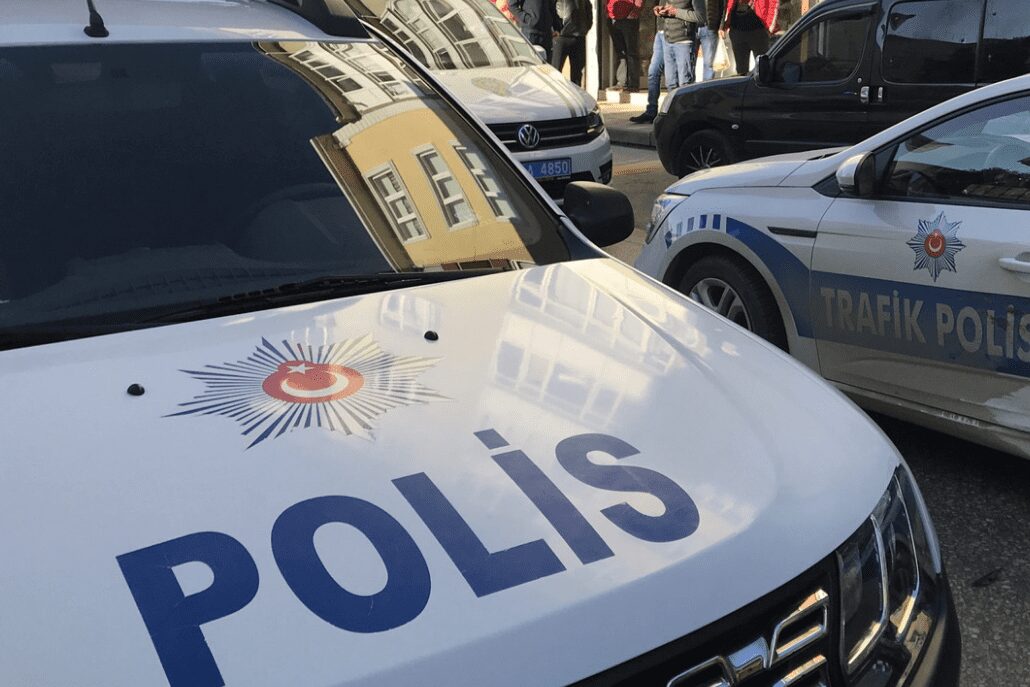 Uygulama Noktasından Kaçtı: Sahte Para ve Dolar Ele Geçirildi! Uygulama Noktasından Kaçtı: Sahte Para ve Dolar Ele Geçirildi!