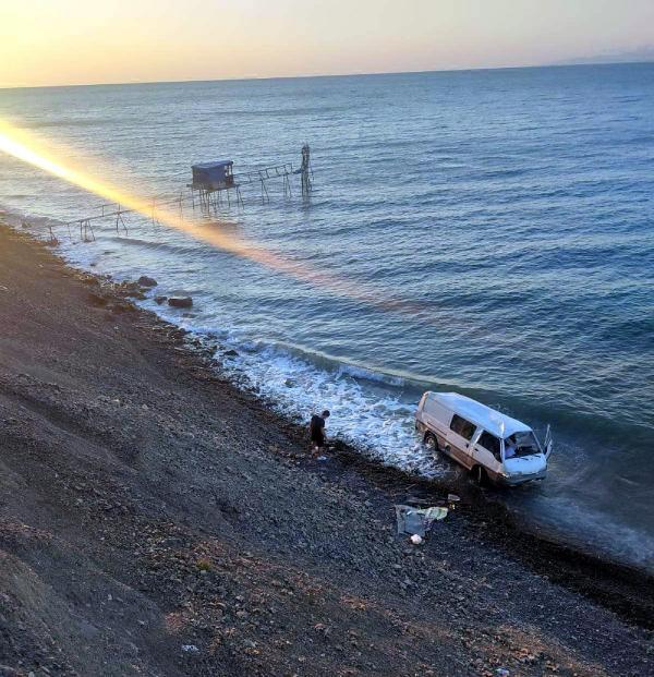 Minibüs Denize Uçtu: 1 Yaralı!