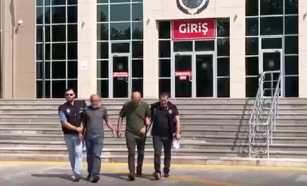 Telefon Dolandırıcısı, Para Ve Altınları Almak İçin Geldiği Evde Polise Yakalandı