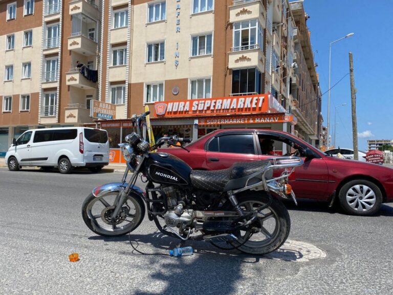 Motosikletler Çarpıştı: 2 Yaralı