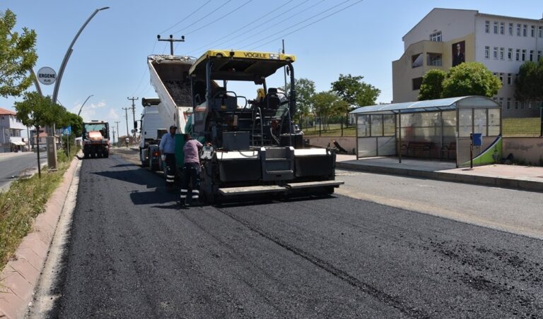 BÜYÜKŞEHİR BELEDİYESİ YOL BAKIM VE ONARIM ÇALIŞMALARINA DEVAM EDİYOR