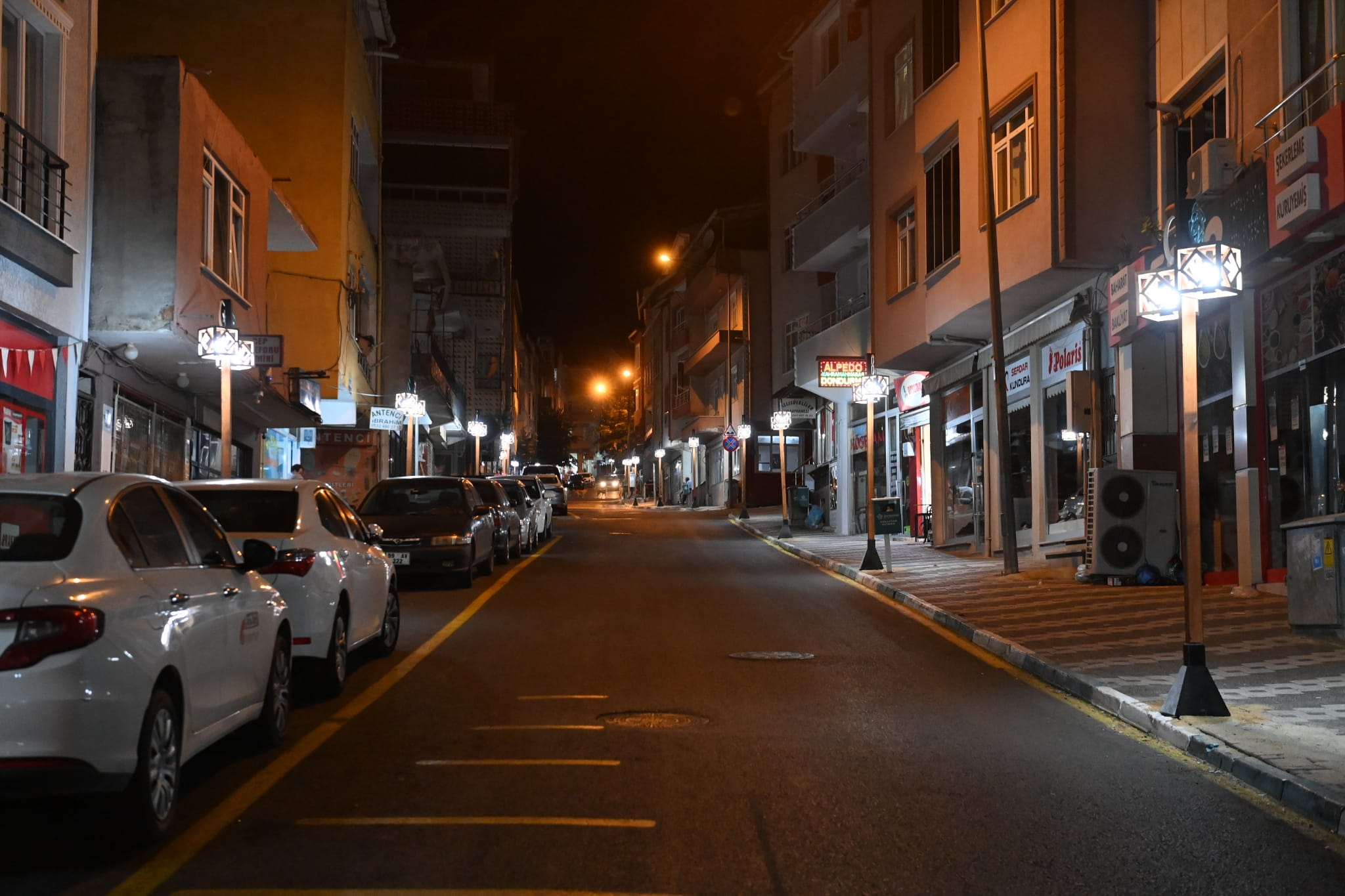 Çınarlı Caddesi ışıl ışıl Çınarlı Caddesi ışıl ışıl