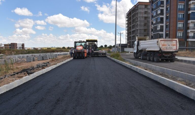 Eski Bağlar Caddesinde Yol Bakım Çalışmaları Tamamlandı