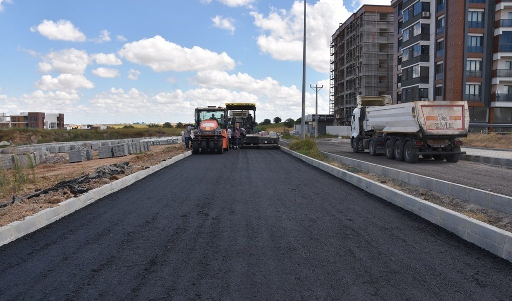 Eski Bağlar Caddesinde Yol Bakım Çalışmaları Tamamlandı Eski Bağlar Caddesinde Yol Bakım Çalışmaları Tamamlandı