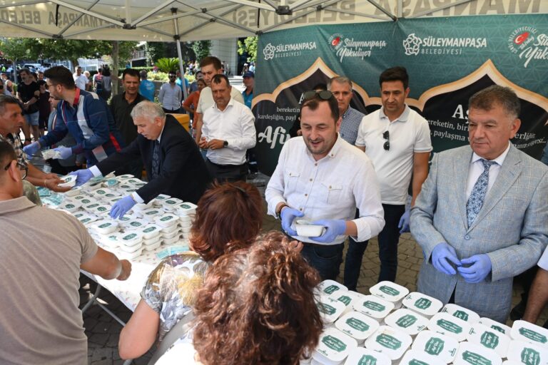 Başkan Yüksel Vali Yıldırım ile birlikte Muharrem Ayı dolayısıyla aşure ikramında bulundu
