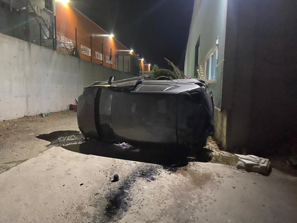 Alkollü Sürücü Fabrika Bahçesine Uçtu: 1 Yaralı! Alkollü Sürücü Fabrika Bahçesine Uçtu: 1 Yaralı!