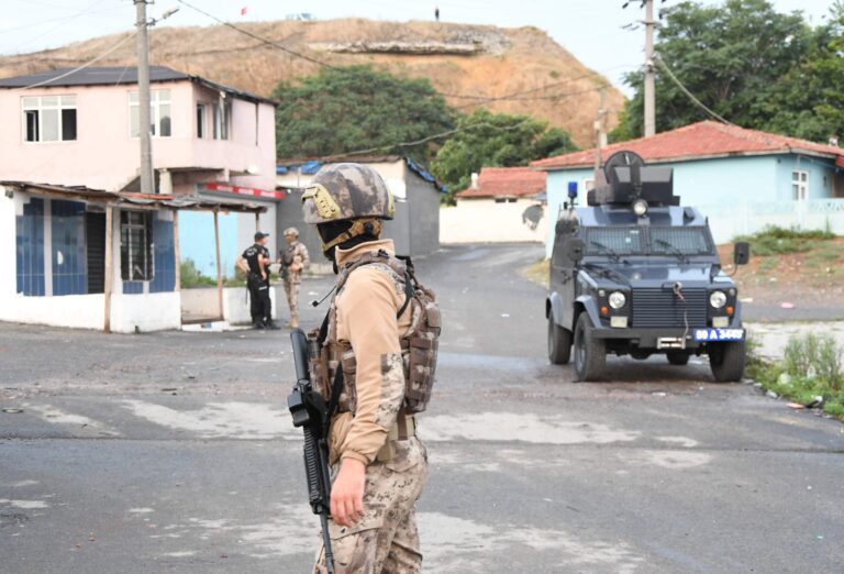 17 Adrese ‘KABZE’ Operasyonu: 6 Gözaltı