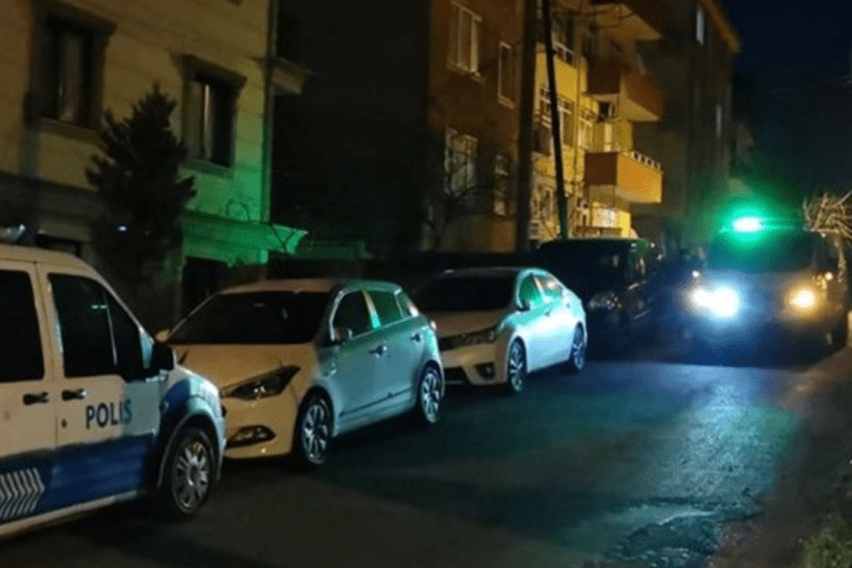 Evinde Ölü Bulundu