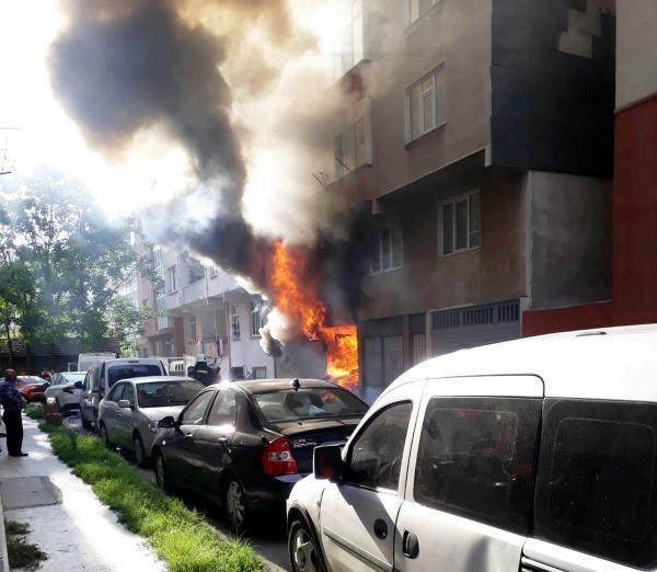 İkinci El Eşya Deposu Alev Alev Yandı!