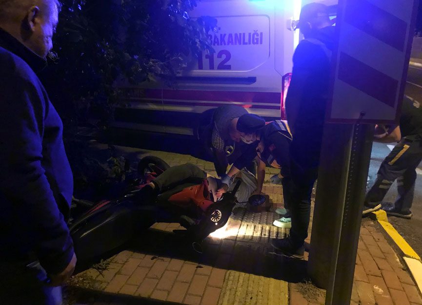 Motosiklet Kaldırma Çarptı: Sürücünün Durumu Ciddiyetini Koruyor! Motosiklet Kaldırma Çarptı: Sürücünün Durumu Ciddiyetini Koruyor!