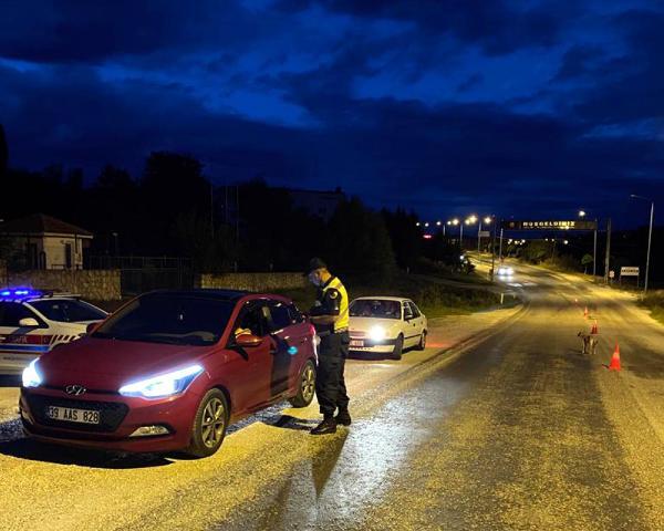 Kırklareli’de 9 ayrı suçtan aranan şüpheli yakalandı Kırklareli’de 9 ayrı suçtan aranan şüpheli yakalandı