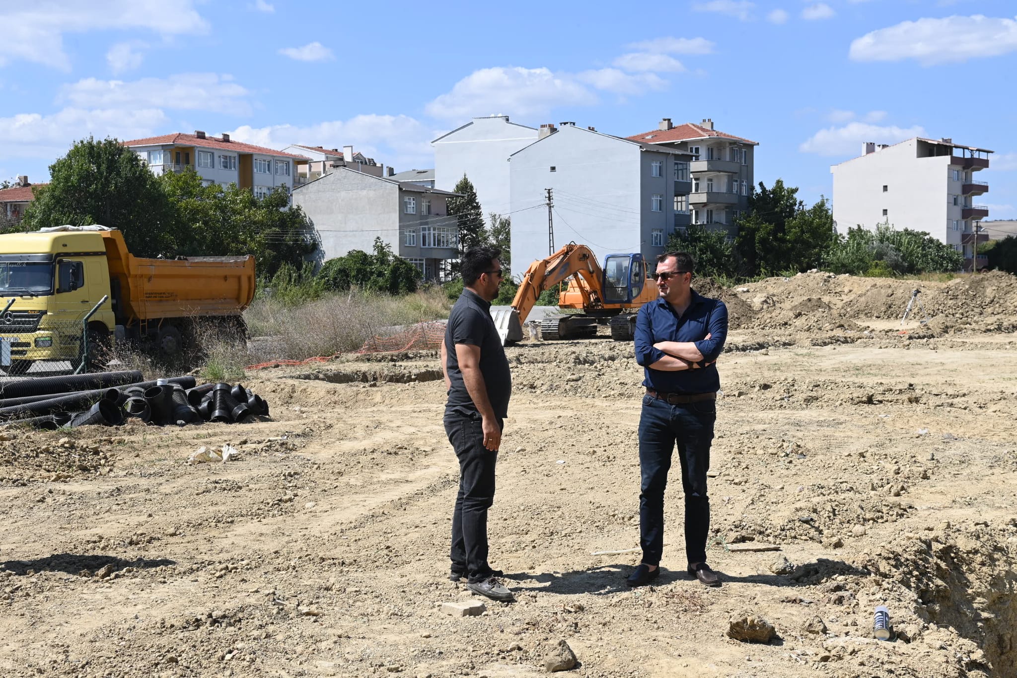 Altınova Mahallesi Kapalı Pazaryerinin yapımına başlandı Altınova Mahallesi Kapalı Pazaryerinin yapımına başlandı