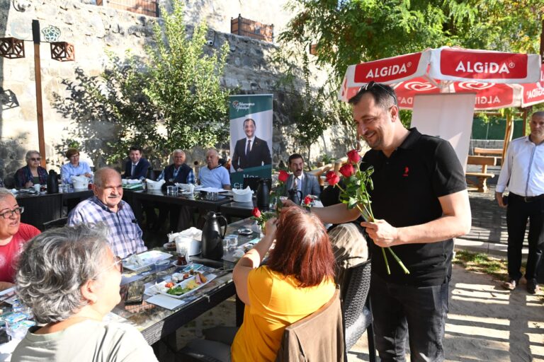 Başkan Yüksel Süleymanpaşanın çınarları ile kahvaltıda buluştu