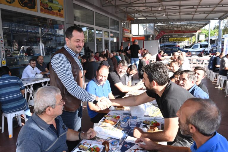 Başkan Yüksel Yeni Sanayi Sitesi esnafı ile kahvaltıda buluştu