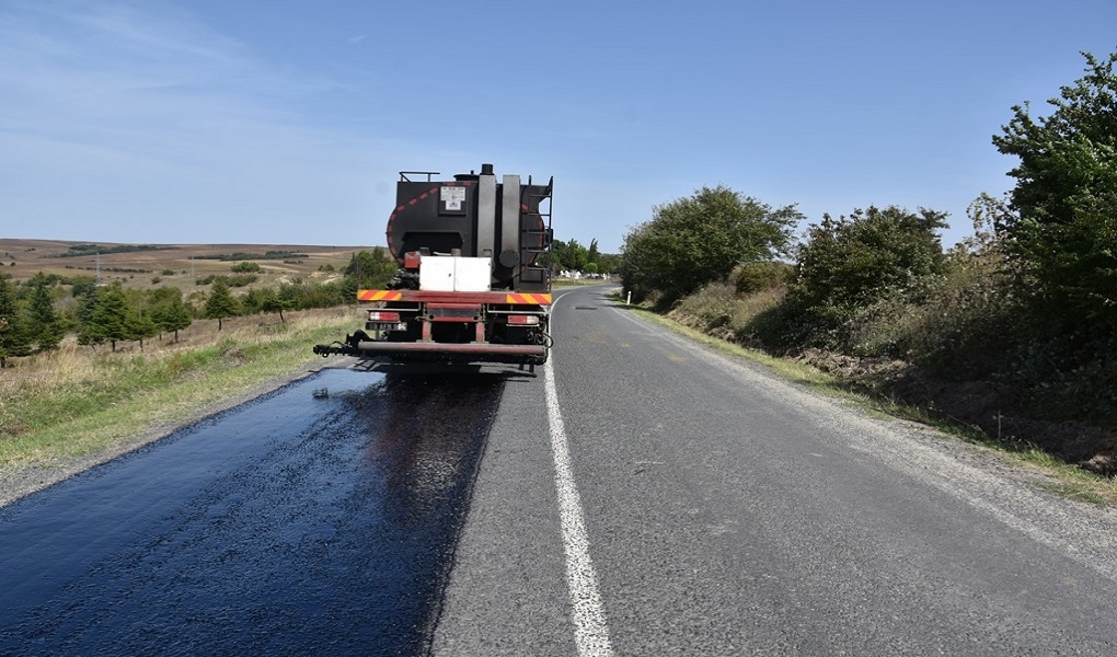 KAŞIKÇI İLE TAŞUMURCA ARASINDAKİ BAĞLANTI YOLUNDA SATHİ KAPLAMA YOL YAPIM ÇALIŞMALARI TAMAMLANDI KAŞIKÇI İLE TAŞUMURCA ARASINDAKİ BAĞLANTI YOLUNDA SATHİ KAPLAMA YOL YAPIM ÇALIŞMALARI TAMAMLANDI