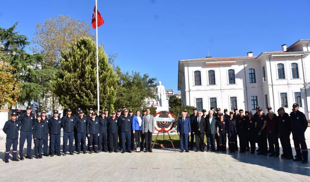 YANGINDAN KORUNMA VE İTFAİYECİLİK HAFTASI DOLAYISILA ÇELENK SUNMA TÖRENİ DÜZENLENDİ YANGINDAN KORUNMA VE İTFAİYECİLİK HAFTASI DOLAYISILA ÇELENK SUNMA TÖRENİ DÜZENLENDİ