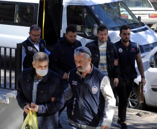 Yunanistan’a kaçmaya çalışan 3 FETÖ şüphelisi yakalandı Yunanistan’a kaçmaya çalışan 3 FETÖ şüphelisi yakalandı