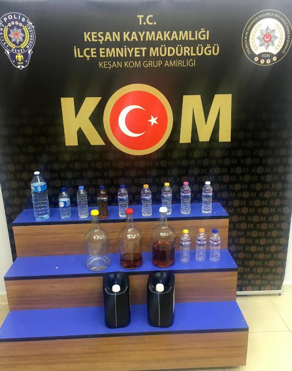 Edirne’de 21 litre sahte rakı ve 5 litre etil alkol ele geçirildi Edirne’de 21 litre sahte rakı ve 5 litre etil alkol ele geçirildi