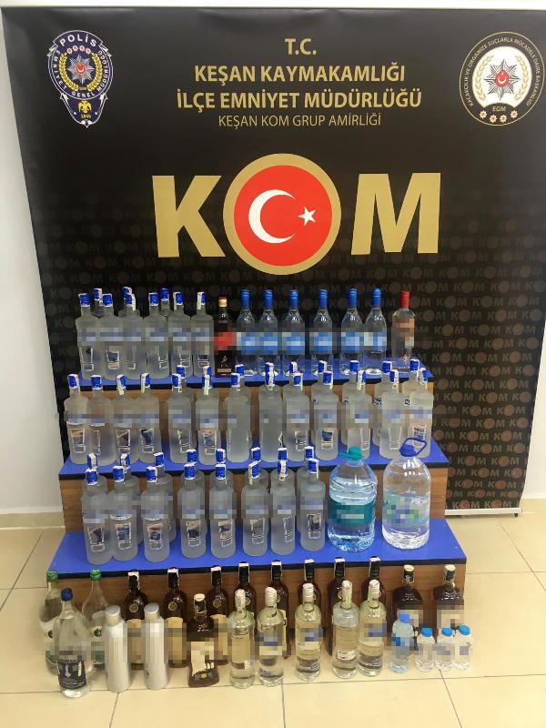 Edirne’de 79 litre kaçak ve 11 litre sahte içki ele geçirildi Edirne’de 79 litre kaçak ve 11 litre sahte içki ele geçirildi