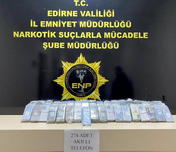 Edirne’de, Bulgar plakalı araçta 274 kaçak cep telefonu ele geçirildi Edirne’de, Bulgar plakalı araçta 274 kaçak cep telefonu ele geçirildi