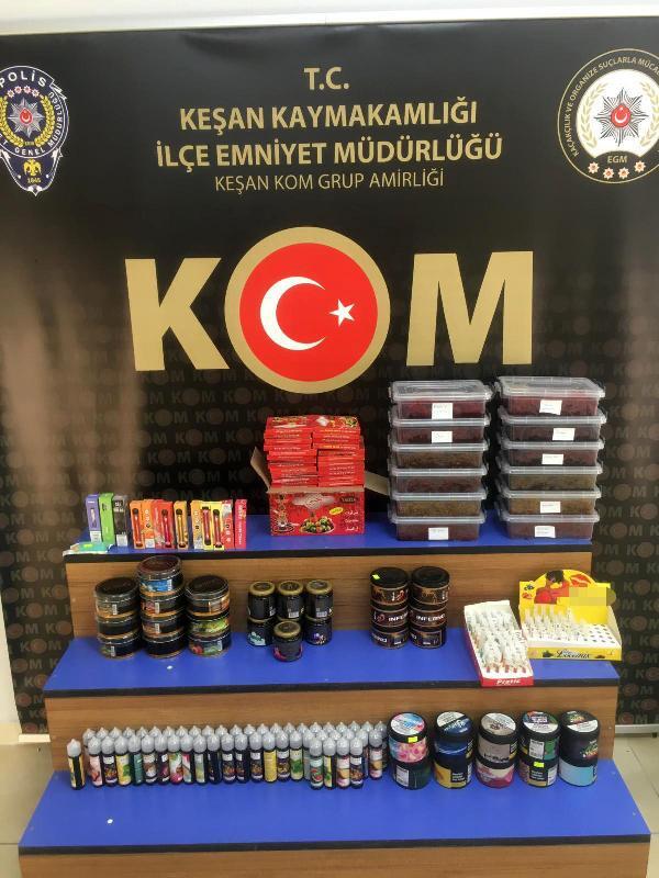 Edirne’de iş yerinde çok miktarda kaçak nargile tütünü ele geçirildi Edirne’de iş yerinde çok miktarda kaçak nargile tütünü ele geçirildi