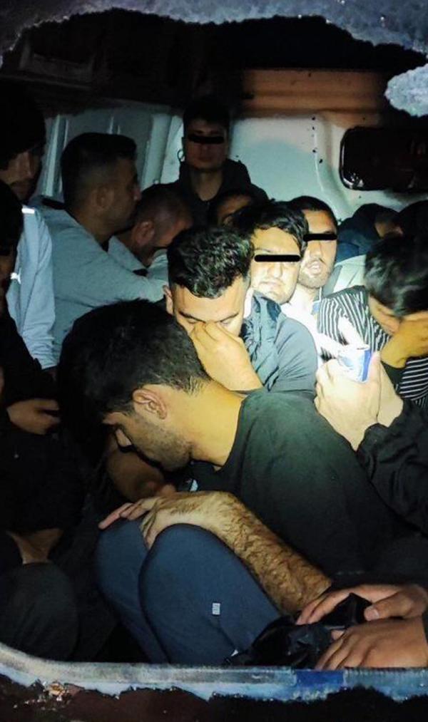 Kırklareli’de 594 göçmen yakalandı, 11 organizatör gözaltına alındı Kırklareli’de 594 göçmen yakalandı, 11 organizatör gözaltına alındı