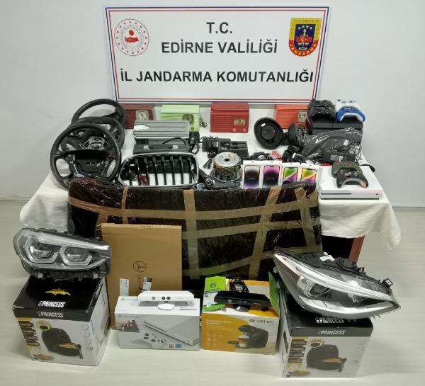 Kapıkule’de durdurulan otobüste kaçak elektronik eşyalar ele geçirildi Kapıkule’de durdurulan otobüste kaçak elektronik eşyalar ele geçirildi