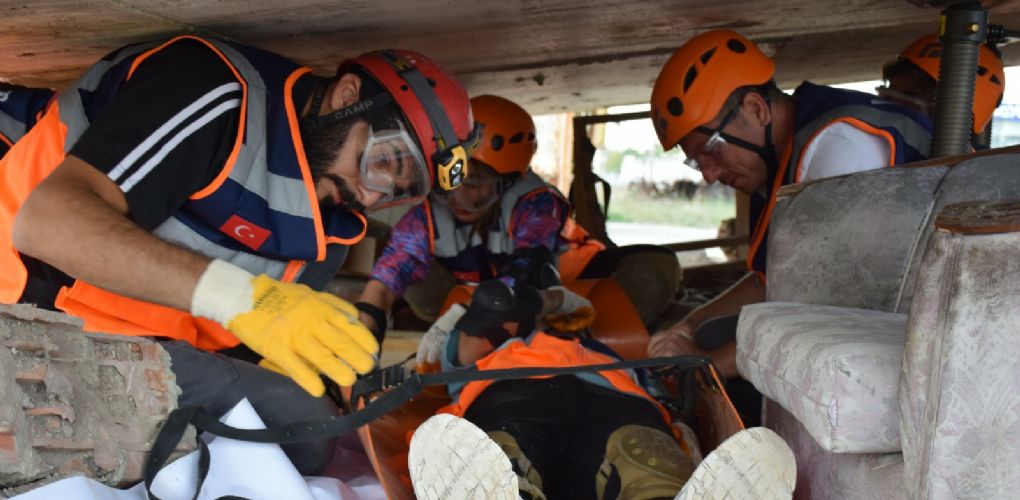 Arama Kurtarma Ekibi Saha Eğitimlerini Tamamladı Arama Kurtarma Ekibi Saha Eğitimlerini Tamamladı