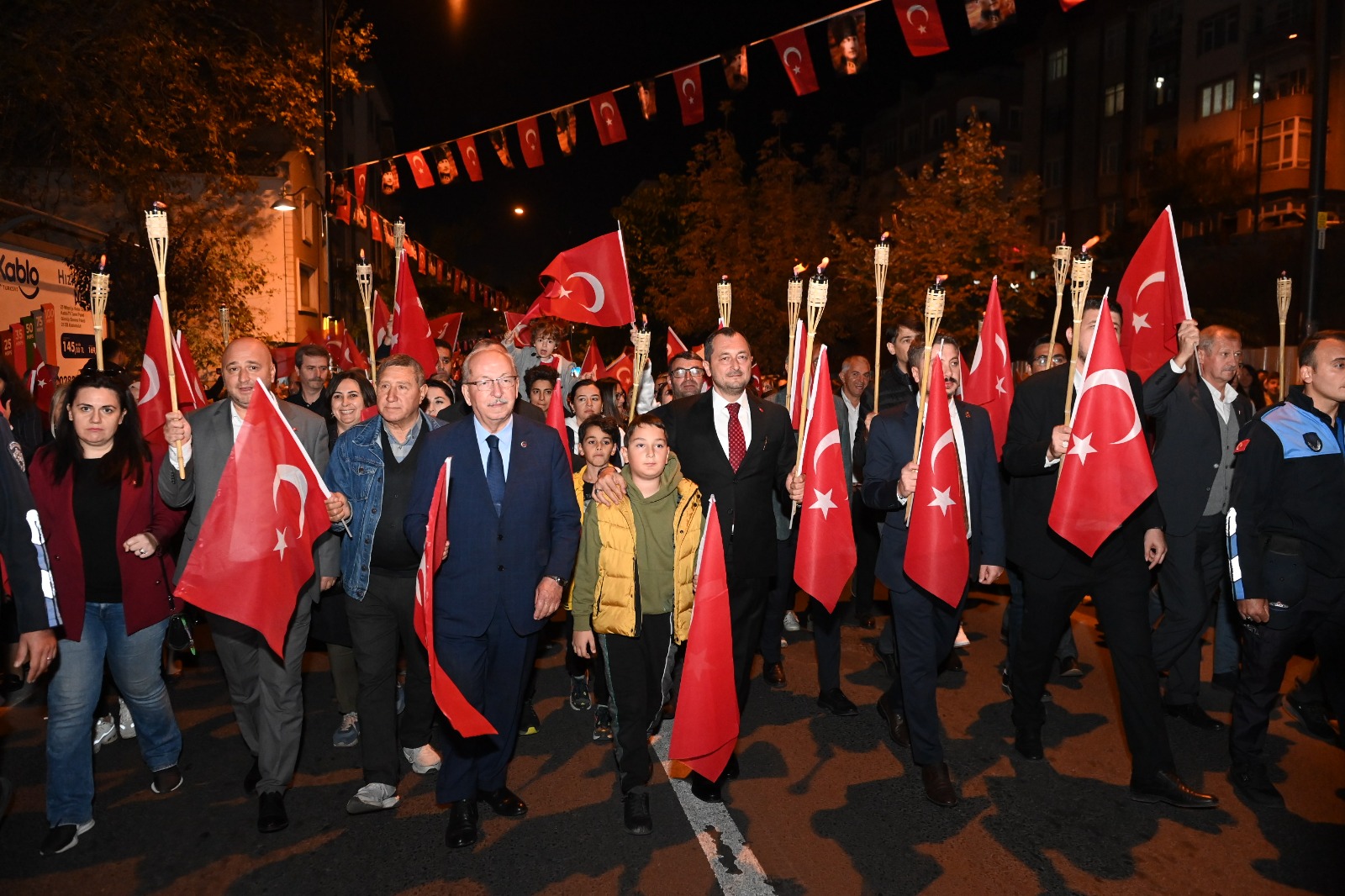 Cumhuriyet Bayramı coşkusu Hande Ünsal konseri ile taçlandı Cumhuriyet Bayramı coşkusu Hande Ünsal konseri ile taçlandı