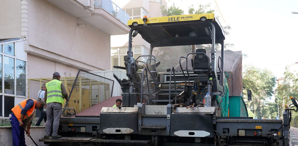 Ekiplerimiz Asfalt Serim Çalışmalarına Devam Ediyor Ekiplerimiz Asfalt Serim Çalışmalarına Devam Ediyor