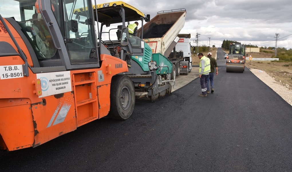 İL GENELİNDE YOL YAPIM ÇALIŞMALARI ARALIKSIZ SÜRÜYOR İL GENELİNDE YOL YAPIM ÇALIŞMALARI ARALIKSIZ SÜRÜYOR