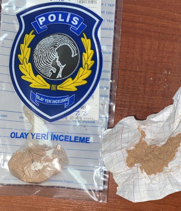 Polisten kaçan araçta uyuşturucu ele geçirildi: 5 gözaltı Polisten kaçan araçta uyuşturucu ele geçirildi: 5 gözaltı