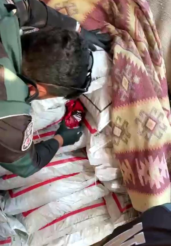 Üzerinde ve evinde uyuşturucu bulunan şüpheli tutuklandı Üzerinde ve evinde uyuşturucu bulunan şüpheli tutuklandı