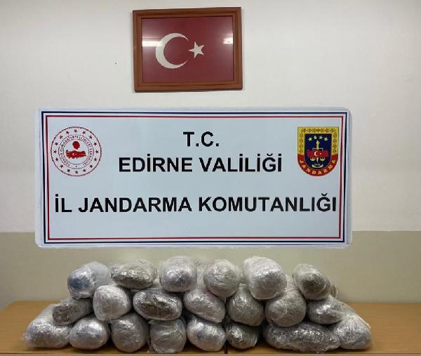 Edirne’de, Yunanistan’dan getirilen 55 kilo skunk ele geçirildi Edirne’de, Yunanistan’dan getirilen 55 kilo skunk ele geçirildi