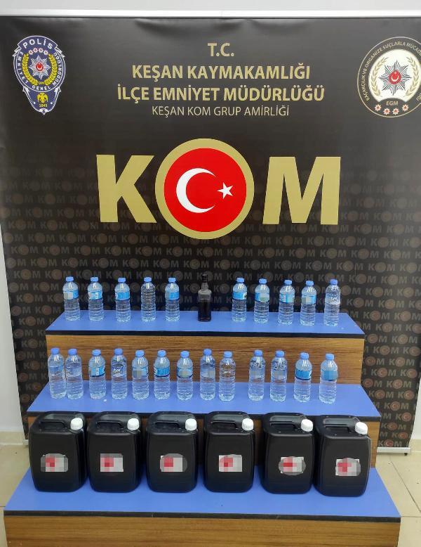 Edirne’de bir evde 30 litre etil alkol ile 24 şişe sahte içki ele geçirildi Edirne’de bir evde 30 litre etil alkol ile 24 şişe sahte içki ele geçirildi