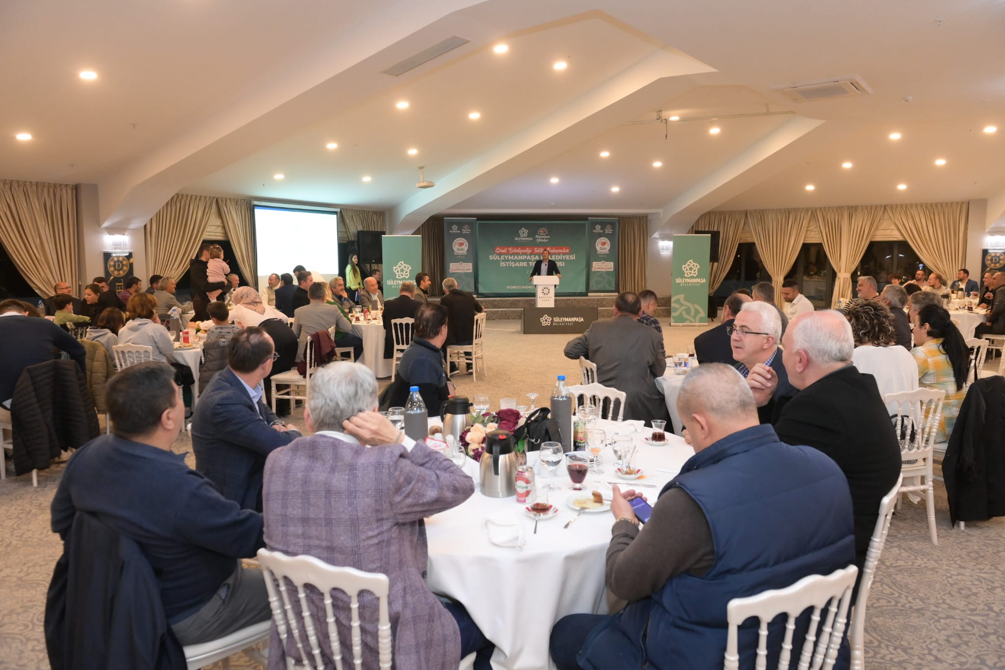 Başkan Yüksel emlak sektörü temsilcileri ile bir araya geldi Başkan Yüksel emlak sektörü temsilcileri ile bir araya geldi