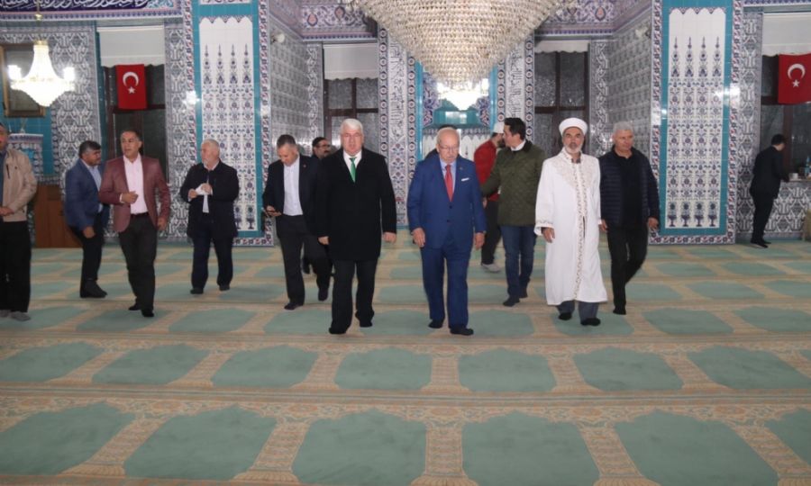 Başkanlar Yüksel ve Albayrak’tan Türkiye şampiyonu imama ödül Başkanlar Yüksel ve Albayrak’tan Türkiye şampiyonu imama ödül