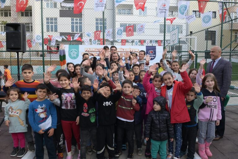 Çocuk parkları birer birer yenileniyor